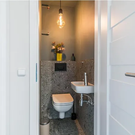 ホームステイ Whizzy - Cozy And Peaceful Place, 12 Minutes From Old Town & Seaside