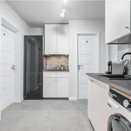 Whizzy - Cozy And Peaceful Place, 12 Minutes From Old Town & Seaside