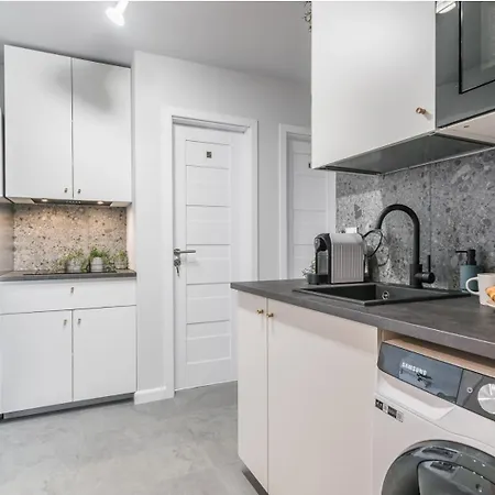 Δωμάτια σε οικογενειακή κατοικία Whizzy - Cozy And Peaceful Place, 12 Minutes From Old Town & Seaside *