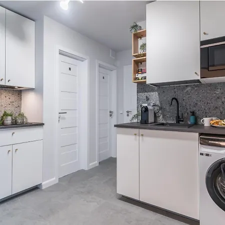 Whizzy - Cozy And Peaceful Place, 12 Minutes From Old Town & Seaside *